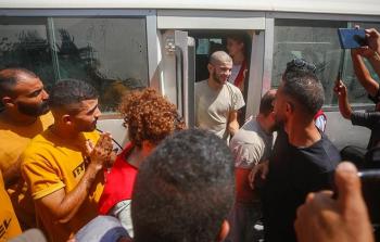 بالأسماء.. جيش الاحتلال يفرج عن 13 أسيرًا من قطاع غزة