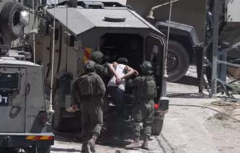 الاحتلال يشنُّ حملة اعتقالات في رام الله والخليل