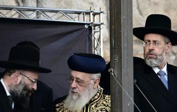 الحاخام الأكبر يُهاجم قادة الفصائل الحريدية: أتثقون في وعود نتنياهو المُلحد.. أوقعنا في أزمة كبيرة؟