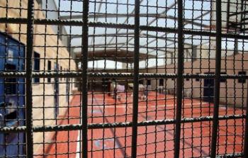  10,800 أسير في سجون الاحتلال 