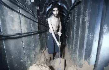 هل أسقطت صورة الأسير الجائع آخر أوراق نتنياهو؟ محلِّل سياسيّ يجيب