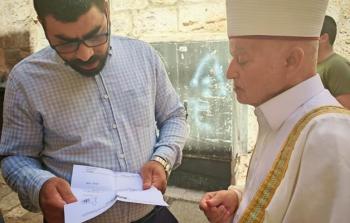 الاحتلال يصدر قرارًا بإبعاد مفتي القدس 6 أشهر عن المسجد الأقصى