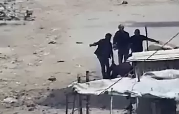 مشاهد صادمة لاستهداف الاحتلال 3 مدنيين عُزل في الشجاعية