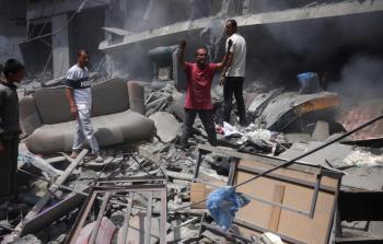 إنسانية نازفة.. أهالي حي الزيتون تحت نار القصف والتشريد