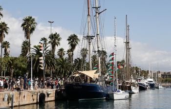 إيطاليا... عمَّال ميناء 