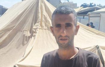 حين يفقد الكفيف عصاه.. قصة ألم في خيمة نزوح