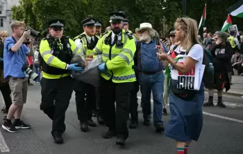 الشرطة البريطانية تعتقل متظاهرين من حركة فلسطين أكشن المحظورة بموجب قانون الإرهاب