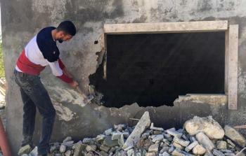 صورة أرشيفية سابقة لمقدسي أجبره الاحتلال على هدم منزله ذاتيًا