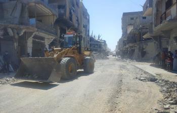 سكان حي الأمل في خان يونس يعودون إلى أنقاض منازلهم متحدّين التهجير والاحتلال