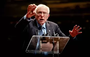 للمرة الأولى.. سيناتور  أميركي يصف حرب غزة بـ 