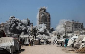 خبير حقوقيّ: استهداف الاحتلال الأبراج السَّكنيَّة في غزَّة جريمة حرب تهدف لتهجير السُّكَّان