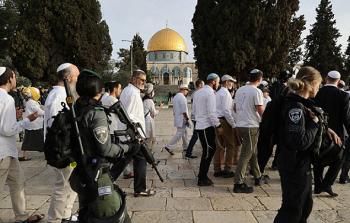 عشرات المستوطنين اقتحموا المسجد الأقصى تحت حماية قوات الاحتلال