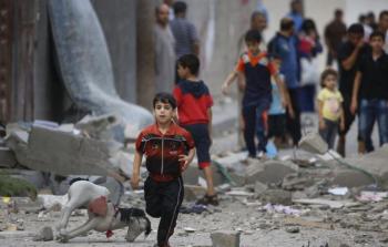 اليونيسيف: سوء التَّغذية والمجاعة يُضعفان أجساد الأطفال والقصف يهدِّد جميع تحرُّكاتهم