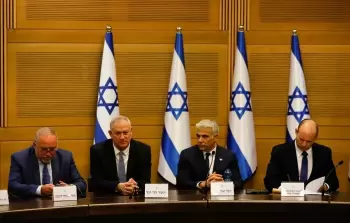 معركة ما بعد نتنياهو: لقاءات مكثفة بين قادة المعارضة 