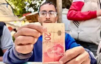 أزمة الفكه في غزَّة....عملات تالفة وبنوك مغلقة تضاعف معاناةً المواطنين