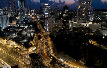 تصاعد وتيرة الاحتجاجات الإسرائيلية ضد حكومة نتنياهو للمطالبة بصفقة تبادل تنهي الحرب