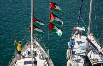 هجمات تستهدف سفن أسطول الصمود وسط إصرار على مواصلة الإبحار