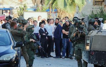 المستوطنون نفذوا 431 اعتداء بحق المواطنين الفلسطينيين وممتلكاتهم منذ بداية العام