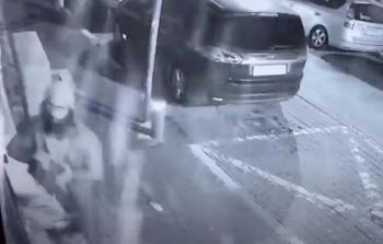 مستوطن يدهس طفلة فلسطينية جنوبي الخليل