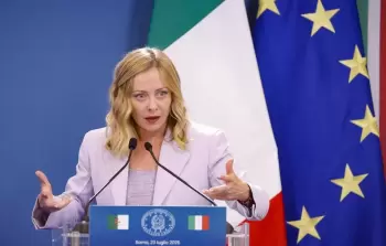 ميلوني تتعهد بحماية الإيطاليين المشاركين في 