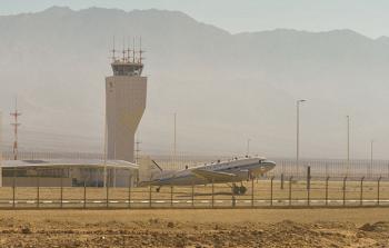 كيف فشلت الرادارات في كشف مسيّرة يمنية استهدفت مطار 
