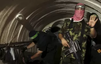 صحيفة عبريَّة: مقاتلو القسام يرمّمون أنفاقهم لمواجهة الجيش بغزة