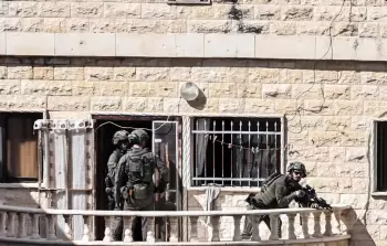 الاحتلال يحوِّل منزلين في سلفيت إلى ثكناتٍ عسكريَّة