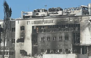 صورة أرشيفية لقصف إسرائيلي سابق استهدف مجمع الشفاء الطبي