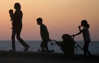 النُّزوح القسريِّ مجدَّدًا... تراجيديًّا أهل غزَّة وسط أعباء ماليَّة ومعاناة يوميَّة