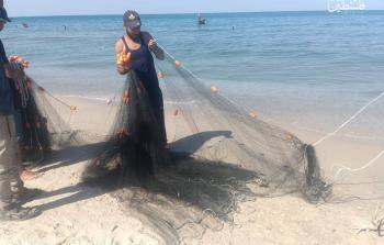 للسنة الثالثة.. صيادو غزة يعودون بشباك خاوية تحت النار