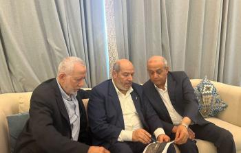 صورة لقادة الفصائل الثلاثة خلال جلسة نقاش خرائط انحساب قوات الاحتلال 