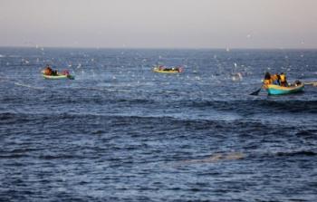 الصيادون يجازفون بحياتهم من أجل توفير قوت عائلاتهم