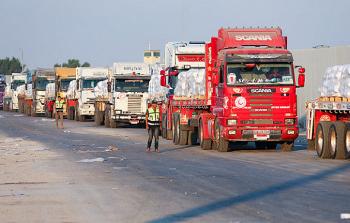 المتوسط اليومي لدخول شاحنات المساعدات الإنسانية إلى غزة لا يتجاوز 145 شاحنة