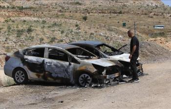 مستوطنون يحرقون 3 مركبات في كفر قدوم بغطاء من جيش الاحتلال