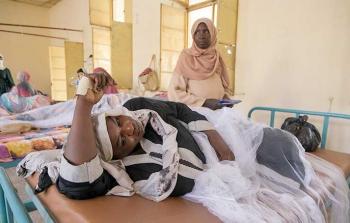 التفشي المتسارع للكوليرا يأتي في ظل تدهور النظام الصحي، وغياب خدمات المياه النظيفة والصرف الصحي