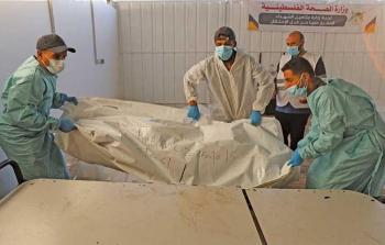 مجمع ناصر الطبي يتسلَّم جثامين 30شهيدًا من الصَّليب الأحمر