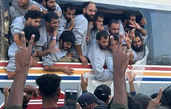 أسرى من قطاع غزة حررتهم المقاومة في صفقة طوفان الأحرار