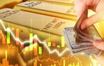 تراجع الدولار يدعم أسعار الذهب