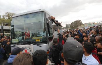 عملية تبادل الأسرى ستتم بواسطة الصليب الأحمر ودون أي مراسم علنية أو تغطية إعلامية