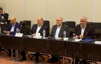 الإعلام العبري يُعلِّق على صورةٍ لقادة 