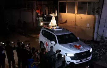 كتائب القسَّام تُسلِّم الصَّليب الأحمر جثة أسير 