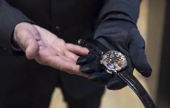 عرض لساعة سويسرية فاخرة (أرشيف)