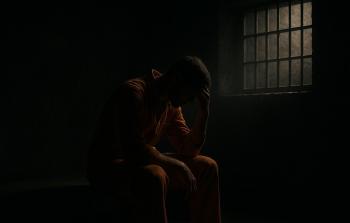 مركز يوثق: شهادات اغتصاب وتعذيب جنسي ممنهج داخل سجون الاحتلال