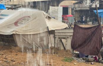 غرق خيام النازحين وسط ظروف إنسانية قاسية في غزة