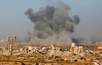 تصاعد أعمدة الدخان جراء غارة 