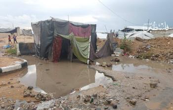 صورة من هطول الأمطار على خيام النازحين في غزة