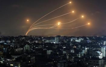 صواريخ إسرائيلية تحاول اعتراض صواريخ إيرانية في سماء فلسطين المحتلة خلال المواجهة الماضية (أرشيف)