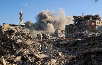 تصاعد أعمدة الدخان جراء غارات 