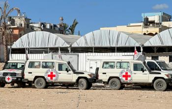 الصليب الأحمر يتسلّم جثامين أسرى الاحتلال