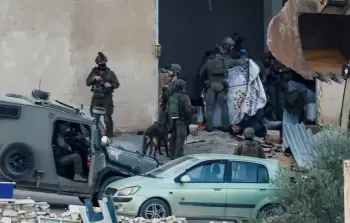 لقطة من جريمة إعدام جيش الاحتلال شابين فلسطينيين في جنين أمس الخميس